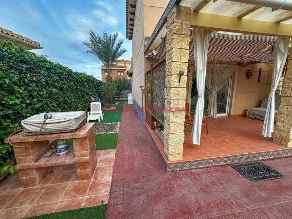 Casa independiente en calle Número 10