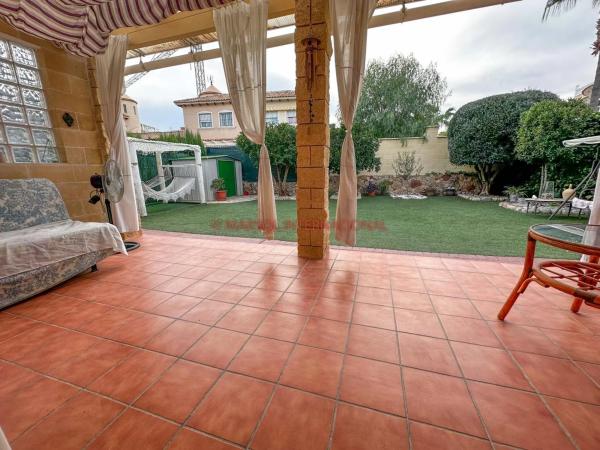 Casa independiente en calle Número 10