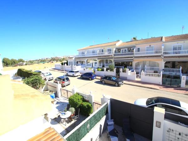 Chalet pareado en calle Golda Meir