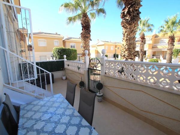 Chalet pareado en calle Golda Meir