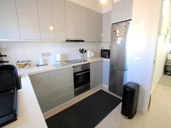 Chalet pareado en calle Golda Meir