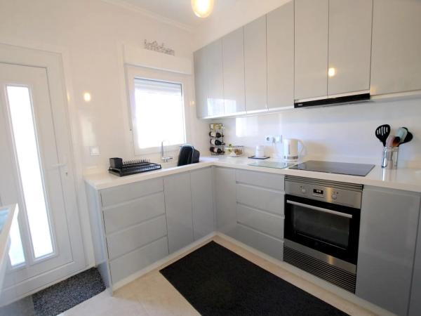 Chalet pareado en calle Golda Meir