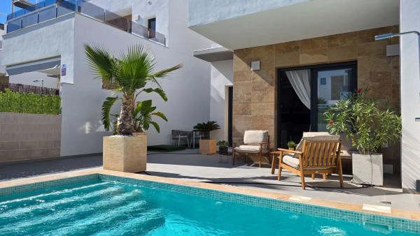 Casa independiente en calle Benito Pérez Galdós, 33