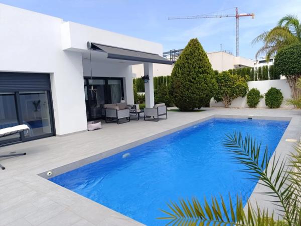 Casa independiente en C. Jacinto Benavente