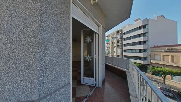 Piso en avenida de Sommieres