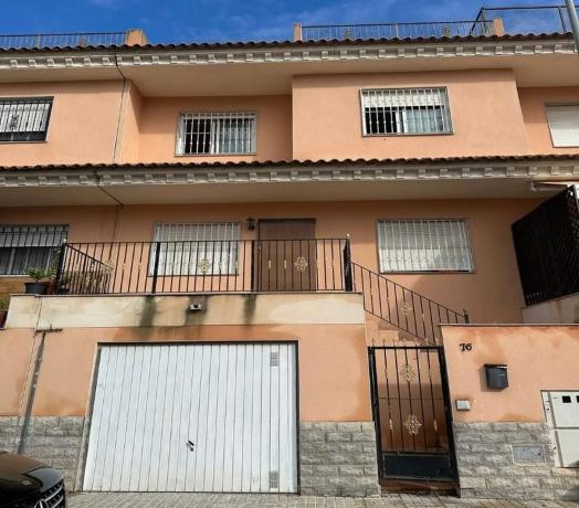 Chalet adosado en calle Alcalde Francisco Ramón Rocamora