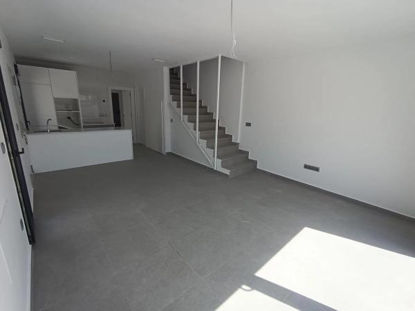 Chalet pareado en calle Manuel de Falla