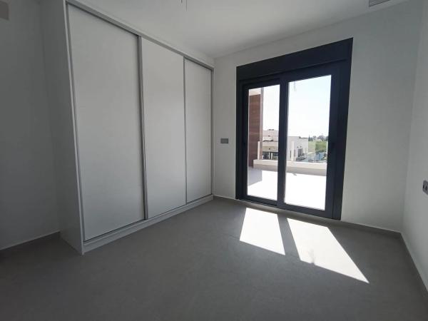 Chalet pareado en calle Manuel de Falla