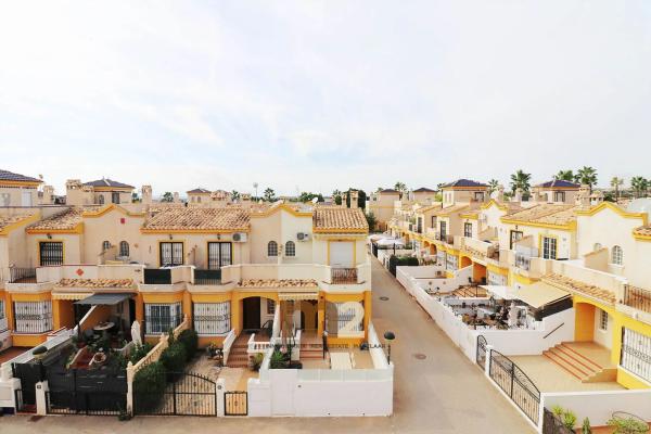 Chalet adosado en avenida l'Herba Bona