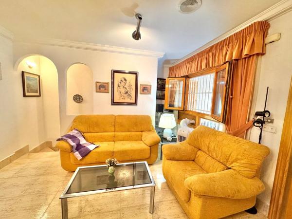 Casa independiente en calle Italia