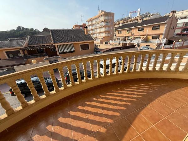 Chalet adosado en avenida de Cervantes