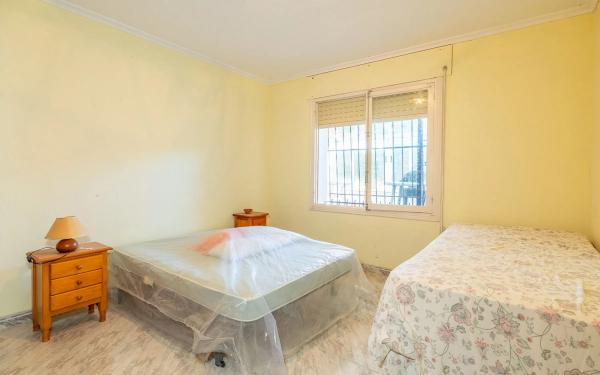 Casa independiente en calle Daya Nueva