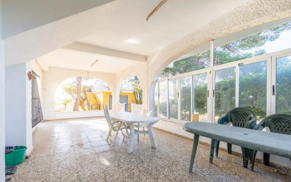 Casa independiente en calle Daya Nueva