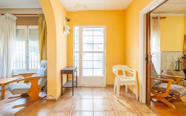 Casa independiente en calle Daya Nueva