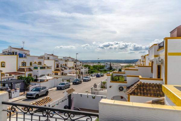 Chalet pareado en calle Ciruelo