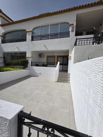 Piso en calle Albaricoquero, 699