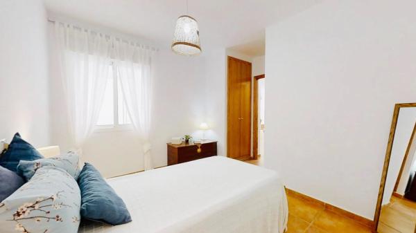 Casa independiente en calle Laurel