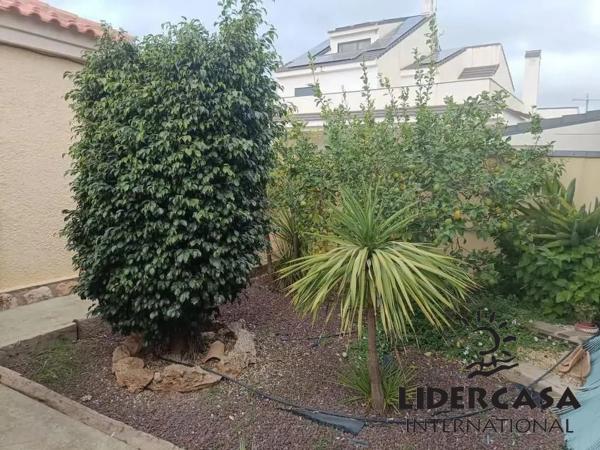 Chalet pareado en ronda de Garcilaso de la Vega, 19