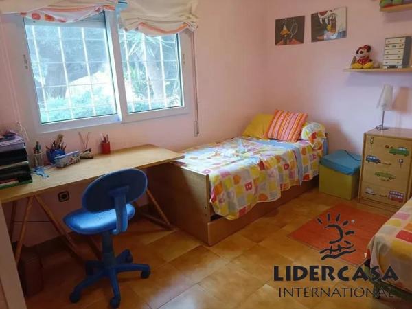 Chalet pareado en ronda de Garcilaso de la Vega, 19