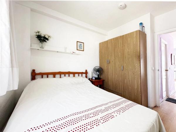 Casa independiente en calle Isla Cabrera, 2 -24