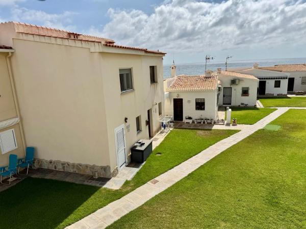 Chalet pareado en calle Violetas, 80