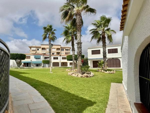 Chalet pareado en calle Violetas, 80