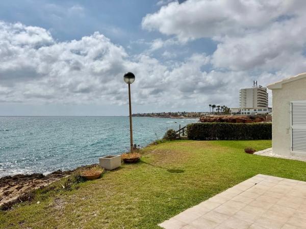 Chalet pareado en calle Violetas, 80