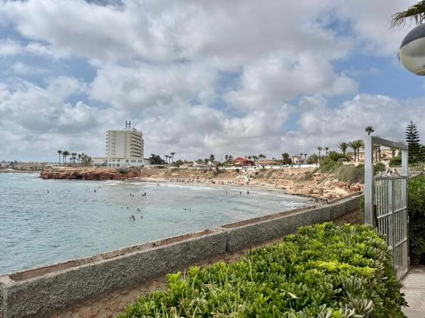 Chalet pareado en calle Violetas, 80