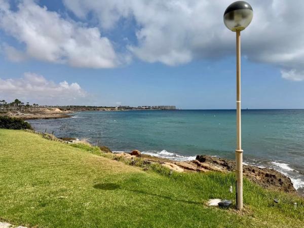 Chalet pareado en calle Violetas, 80