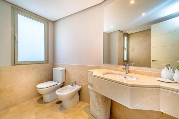 Chalet en avenida de las Colinas, 2