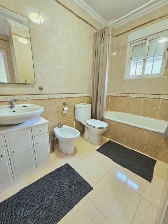 Chalet adosado en C. Cabo Punta de Tarifa, 90