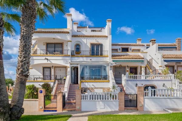 Chalet en Barrio Lomas de Cabo Roig-Los Dolses
