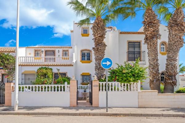 Chalet en Barrio Lomas de Cabo Roig-Los Dolses
