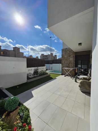 Chalet en calle Cantábrico, 13