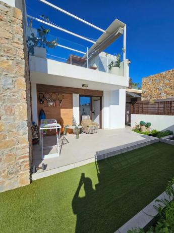 Chalet en calle Cantábrico, 13