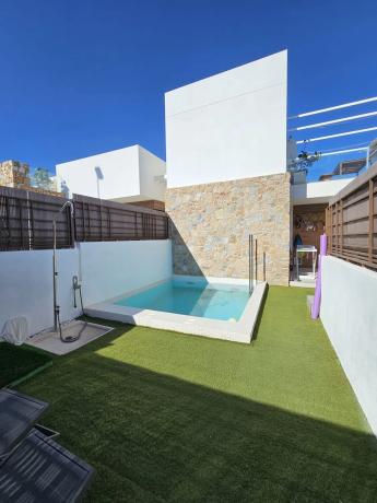 Chalet en calle Cantábrico, 13