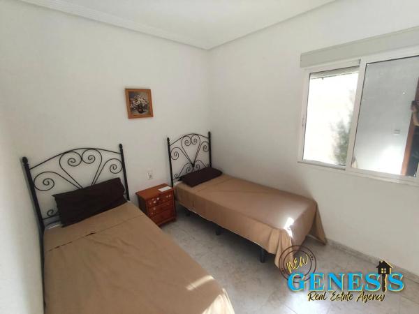 Chalet pareado en calle Cabo de la Nao, 38