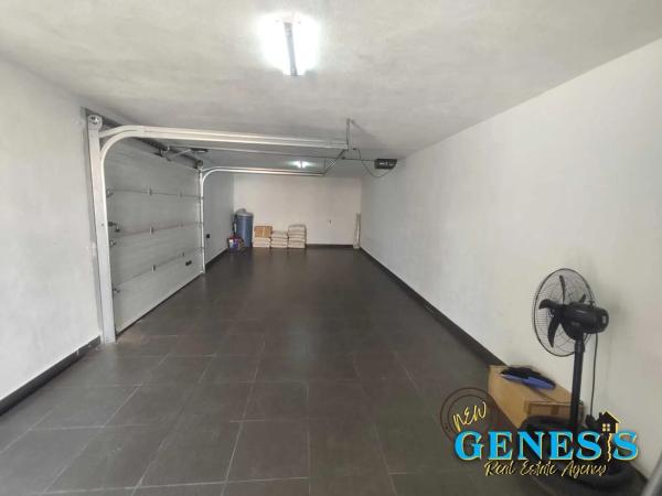 Chalet pareado en calle Cabo de la Nao, 38