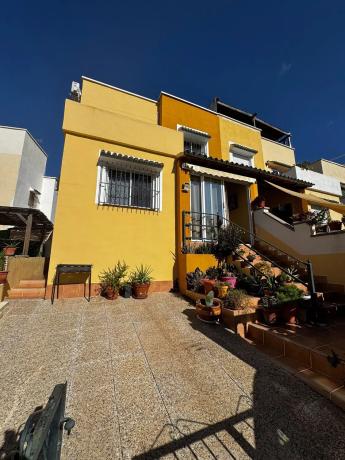 Chalet pareado en Las Palmeras Manzana