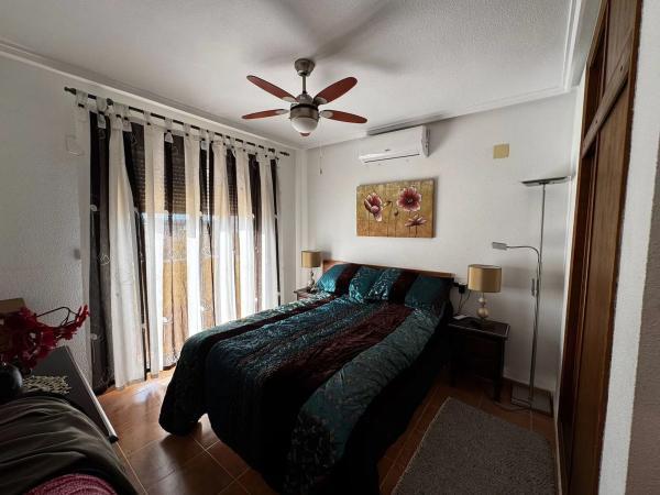 Chalet pareado en Las Palmeras Manzana