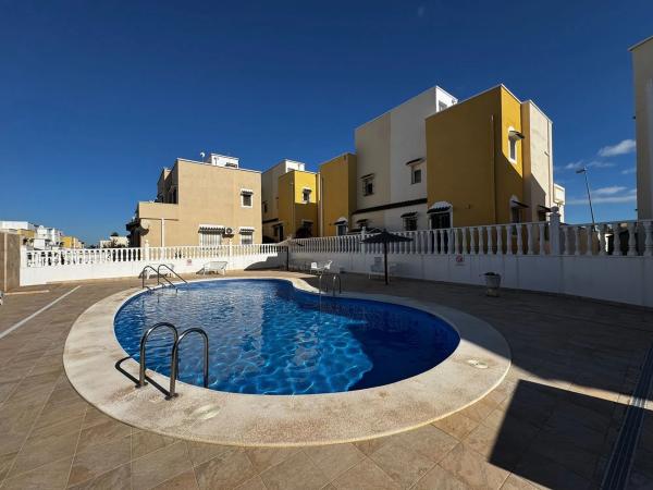 Chalet pareado en Las Palmeras Manzana