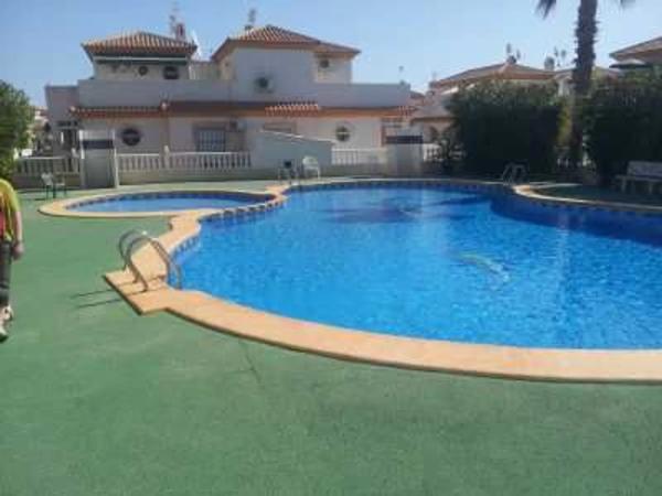 Chalet pareado en calle Niágara, 50