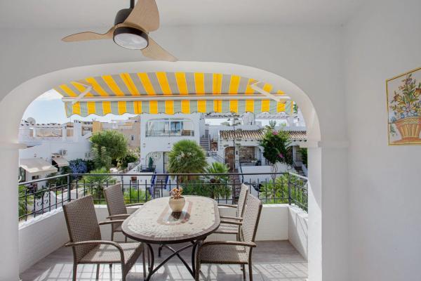 Chalet pareado en calle Pablo Casals, 215