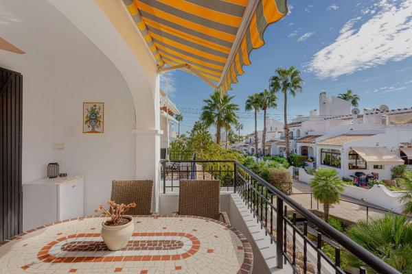 Chalet pareado en calle Pablo Casals, 215