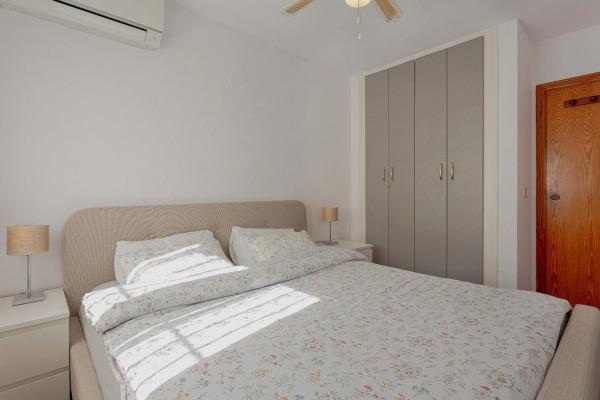 Chalet pareado en calle Pablo Casals, 215