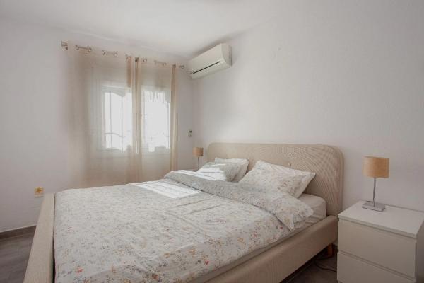 Chalet pareado en calle Pablo Casals, 215