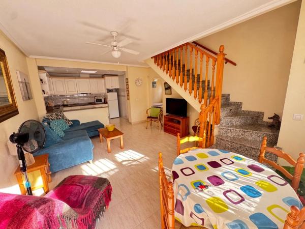 Chalet pareado en calle Aida, 2