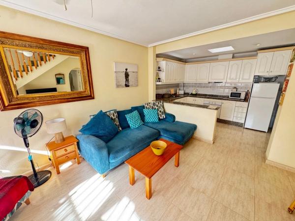 Chalet pareado en calle Aida, 2