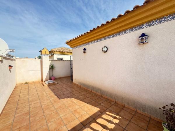 Chalet pareado en calle Aida, 2