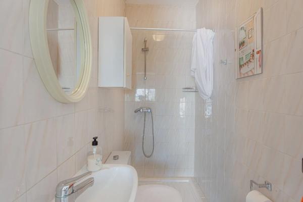 Chalet pareado en calle Velázquez V. Costa